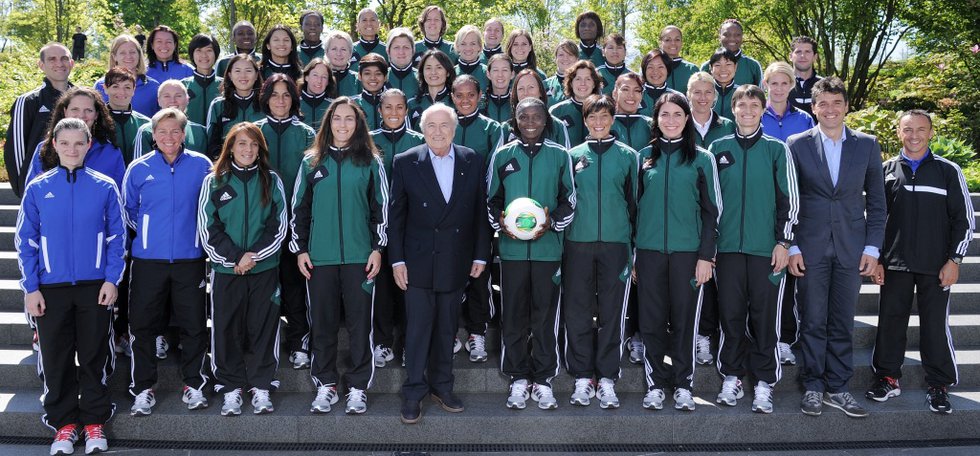 Female referees pose with Blatter