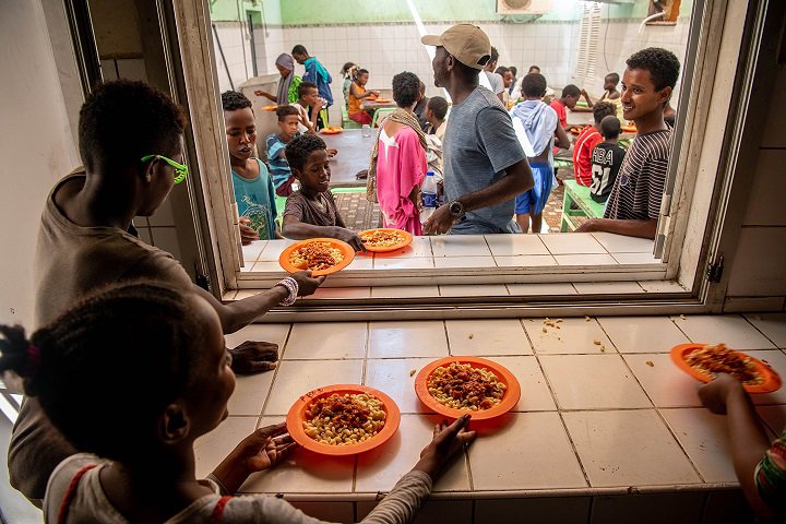 With support from IOM, street children in Djibouti city are hosted at Caritas and receive hot meals