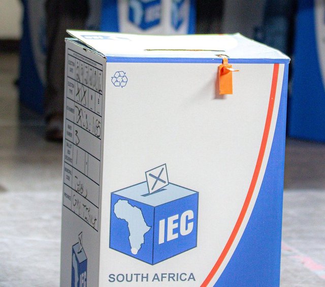 South Africans go to the polls